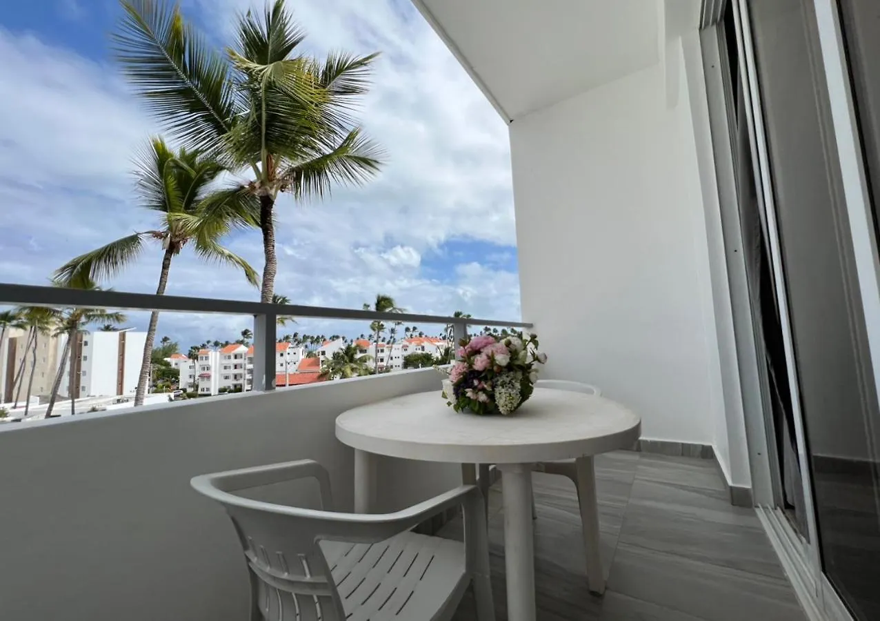 Vacation Suites With Rooftop Pool, Beach Club, Spa, Restaurants - Playa Los Corales contacts